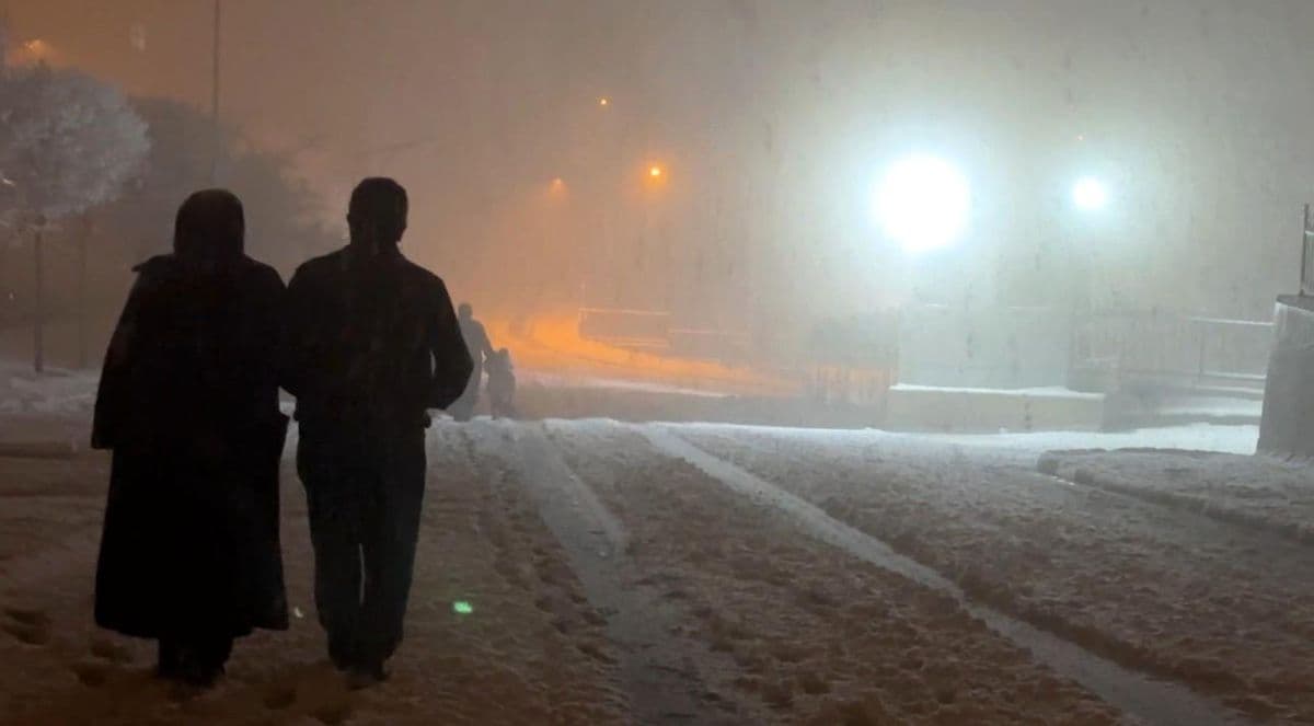 Yüksekova'da Nisan ayında yoğun kar