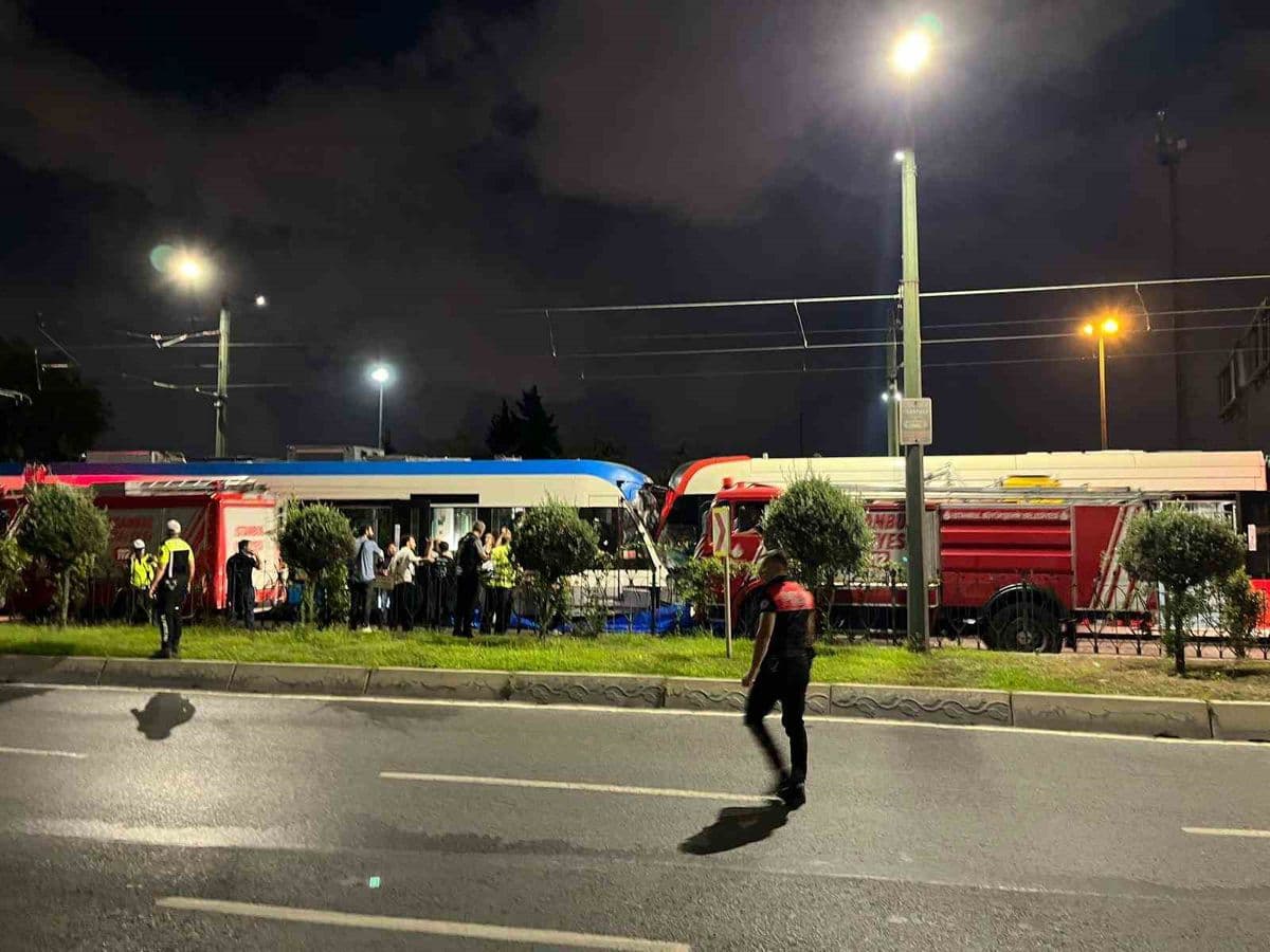 Zeytinburnu'nda tramvay kazası: 9 yaralı